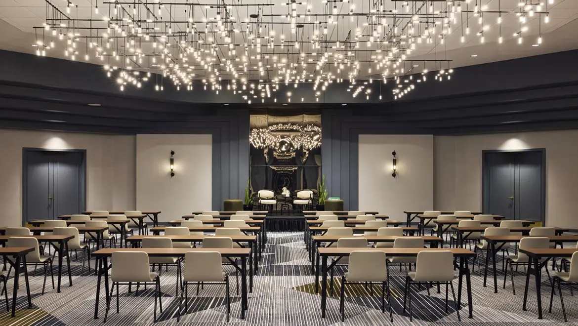 ausctr-omni-austin-hotel-downtown-bridge-ballroom-classroom-setup-meeting (1)